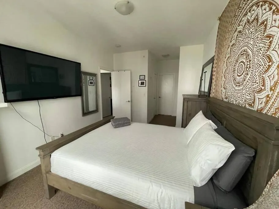 Cozy 2 Bedroom Boho Apartment North York Skyscraper Toronto
